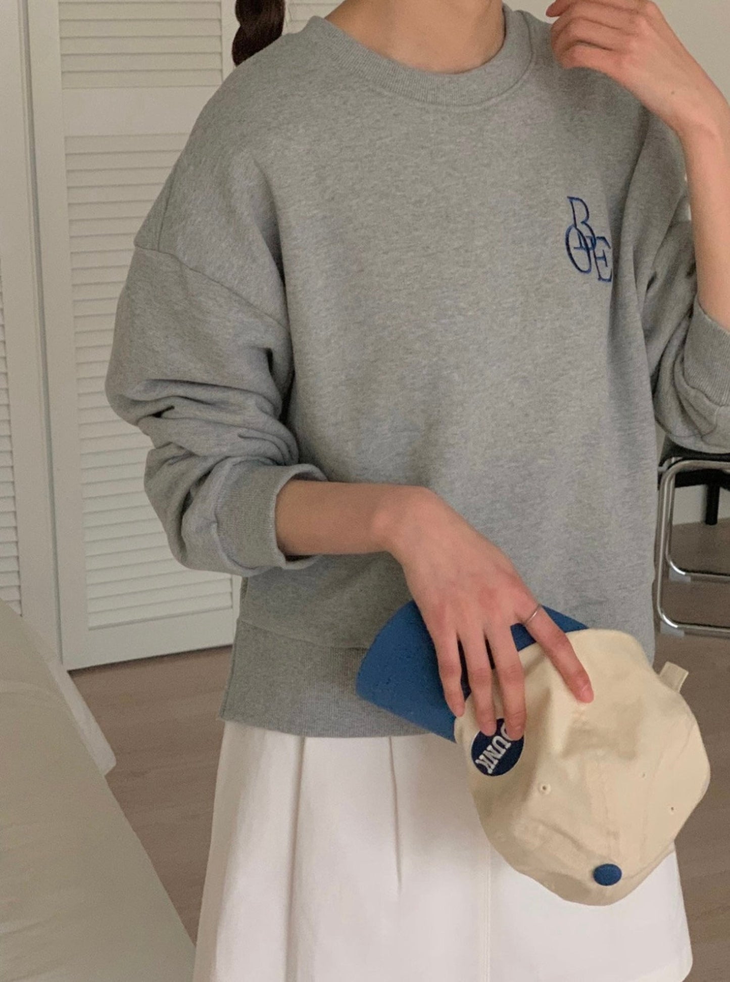 Embroidered Slit Sweatshirt