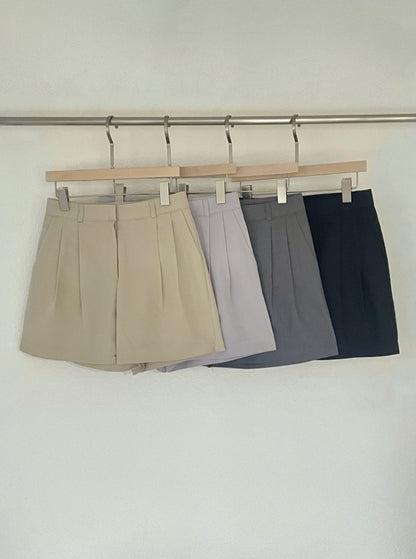 Two Pintuck Shorts Slacks