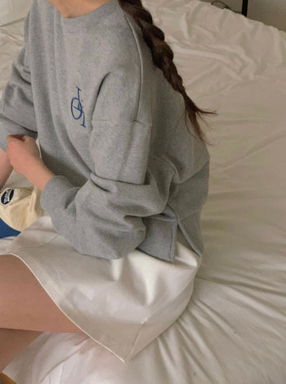 Embroidered Slit Sweatshirt